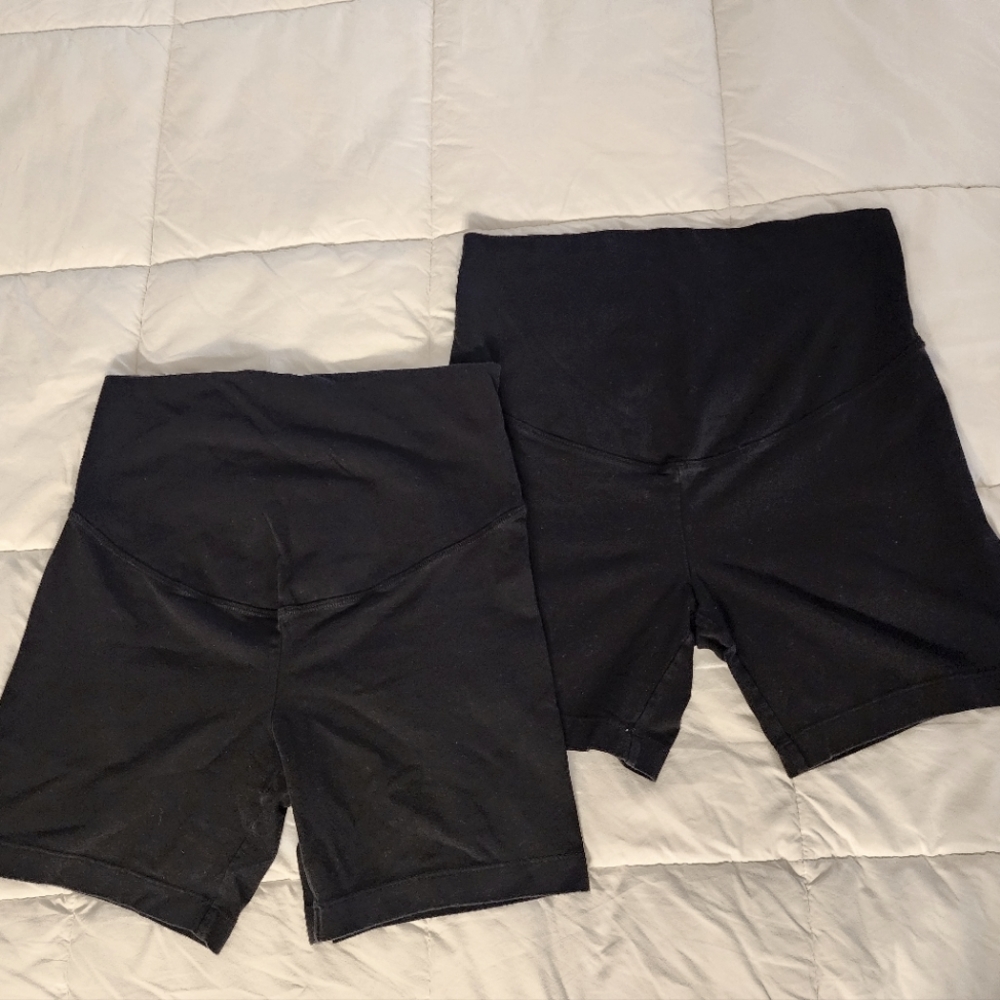 Old Navy Maternity Yoga Shorts. Size small. Black. Over Belly Design.